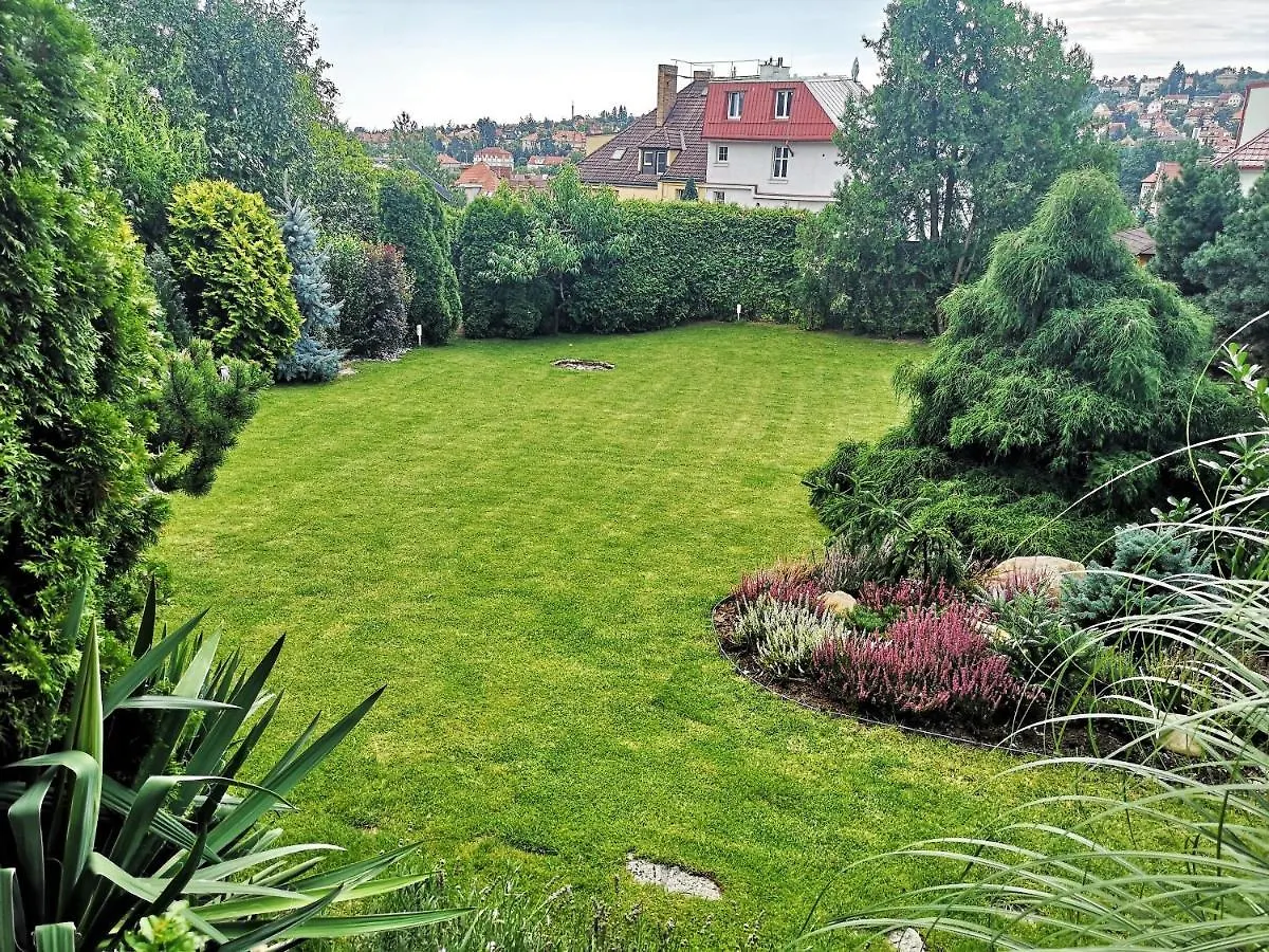 Apartment Hanspaulka Garden Praag